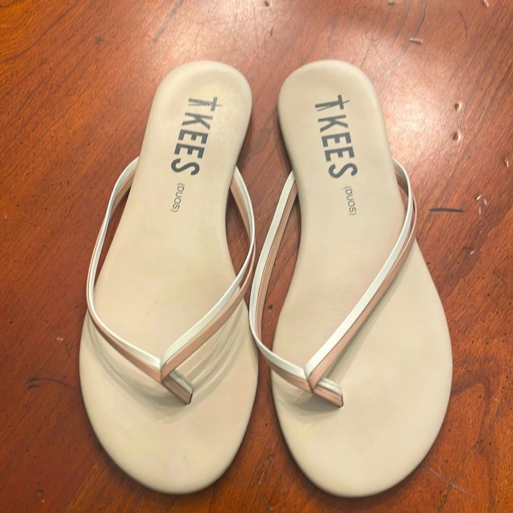 TKEES Women's Sandals in Cream and Tan